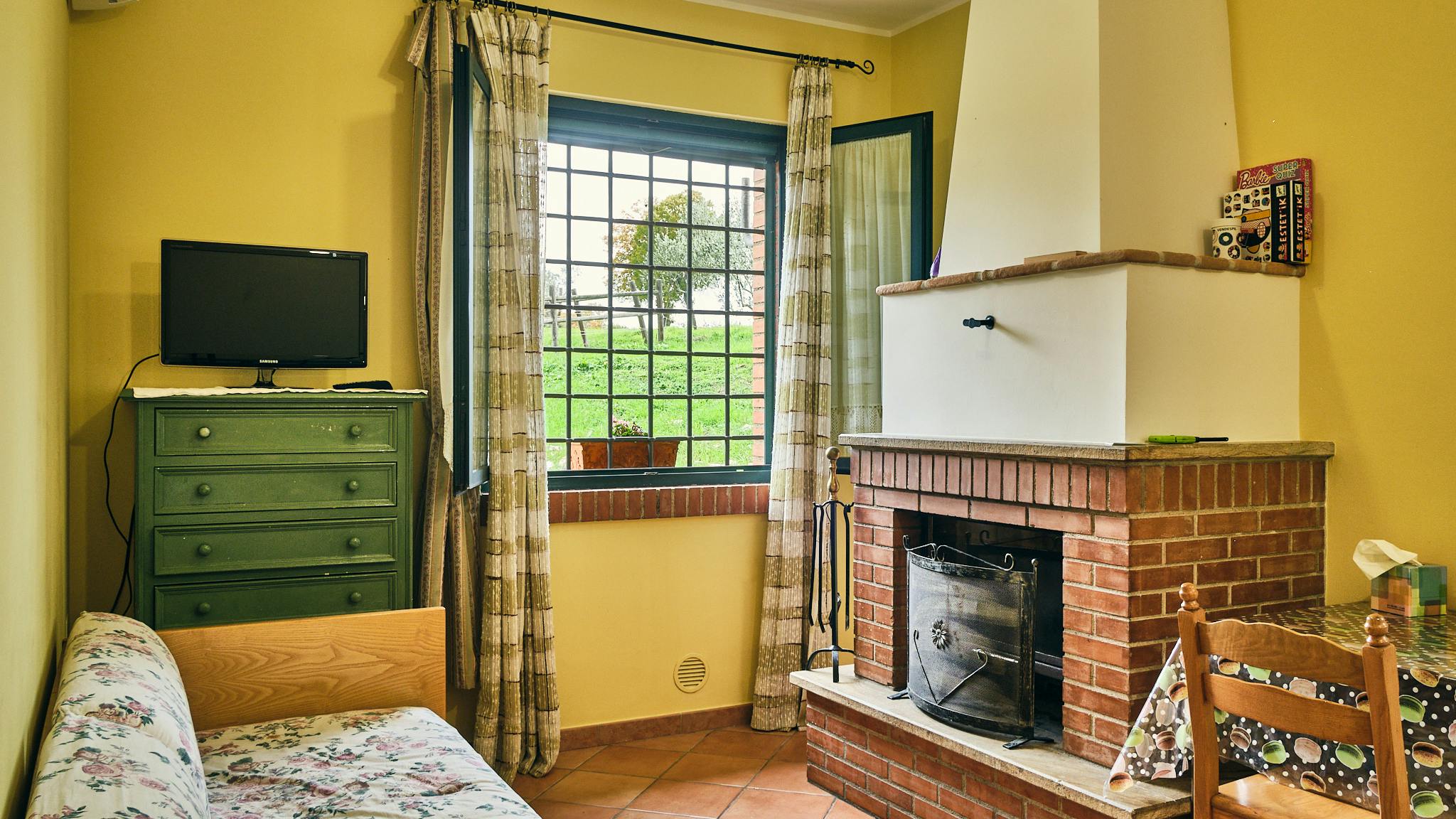 Sofá Cama frente a la Chimenea