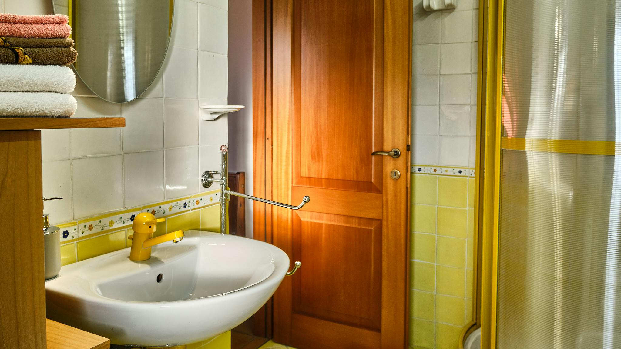 Washbasin of the Vietrese Bathroom of the Chalet